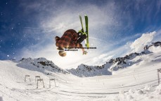 亿兆体育-还记得他吗？魔术官方晒迈克尔-皮特鲁斯赛场旧照与球迷分享